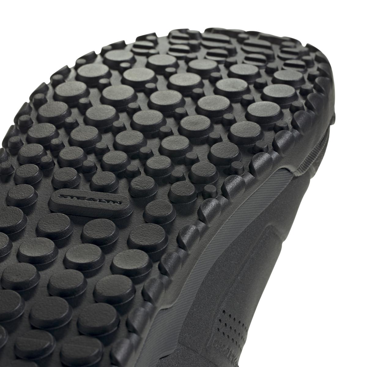 product/a/d/adidas_if7452_10_footwear_photography_detail_view_3_white-nw091625.jpg
