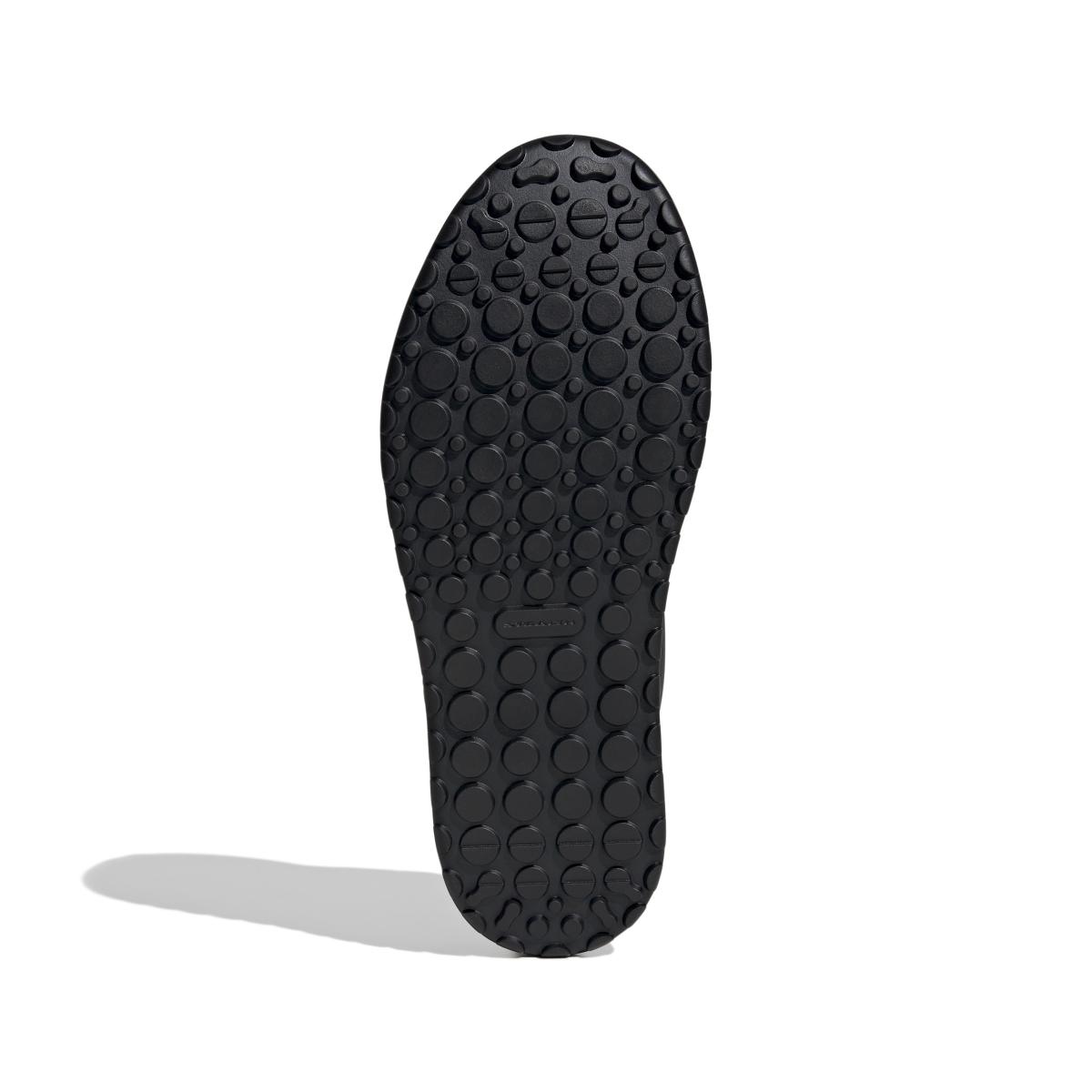 product/a/d/adidas_if7452_4_footwear_photography_bottom_view_white-nw091625.jpg