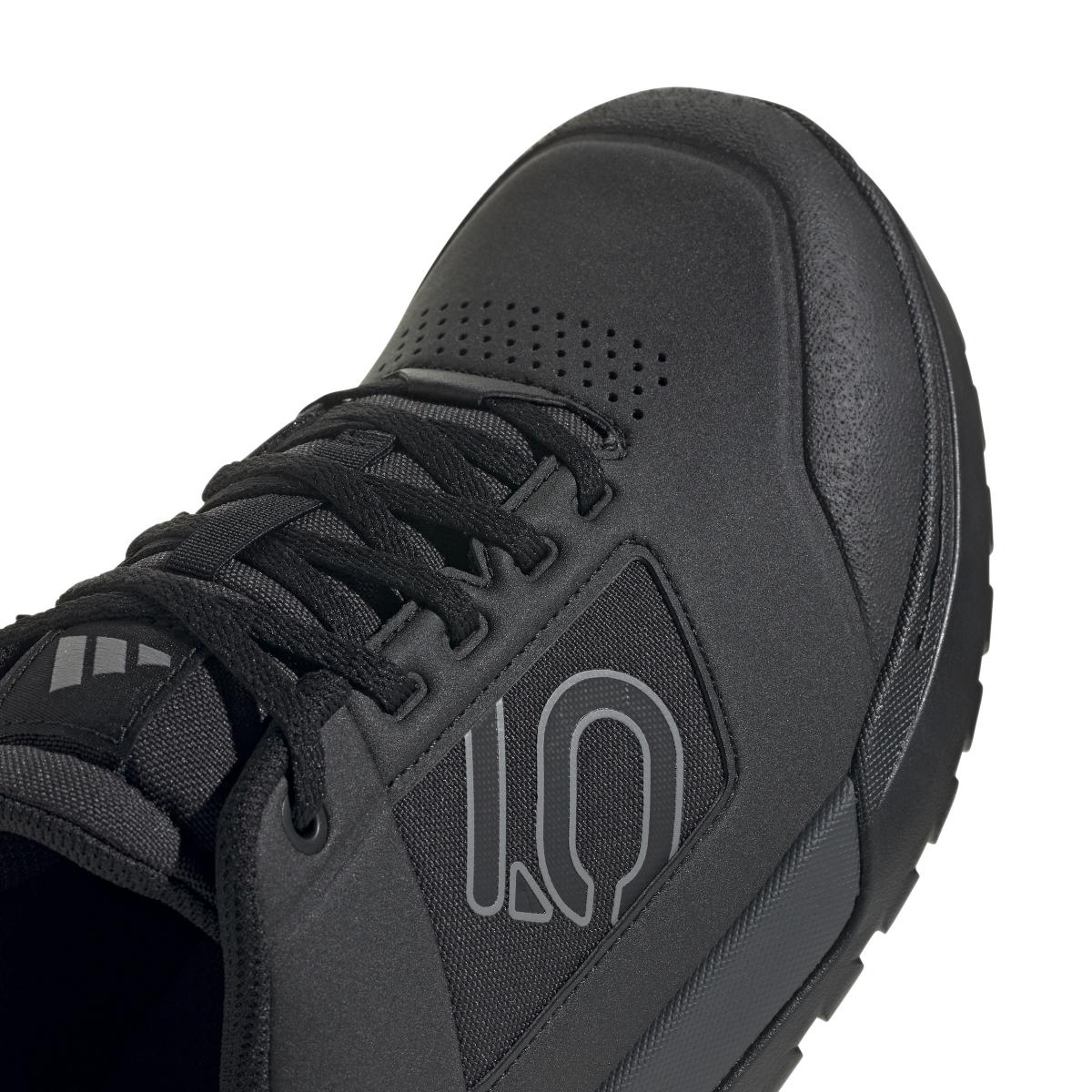 product/a/d/adidas_if7452_8_footwear_photography_detail_view_1_white-nw091625.jpg