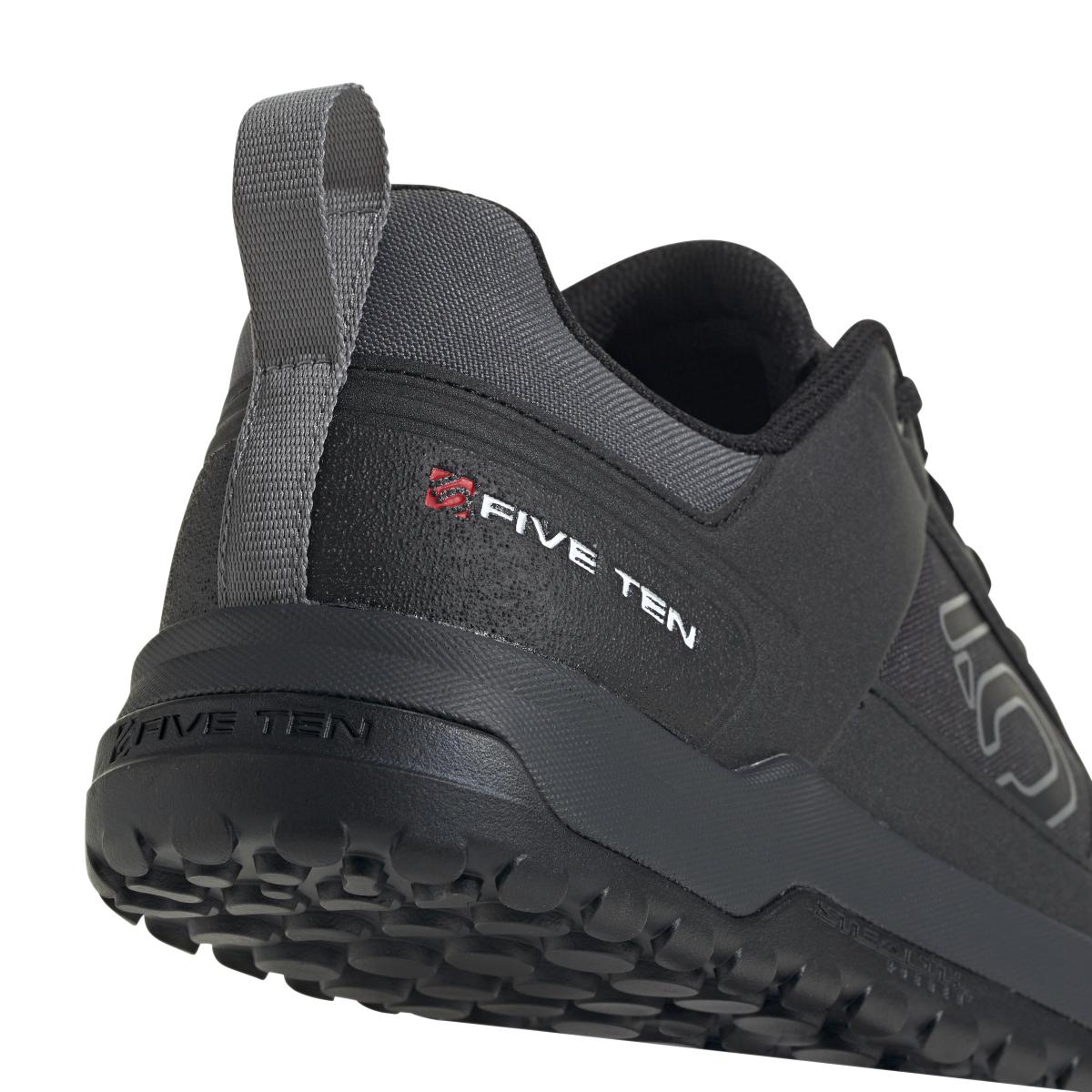 product/a/d/adidas_if7452_9_footwear_photography_detail_view_2_white-nw091625.jpg