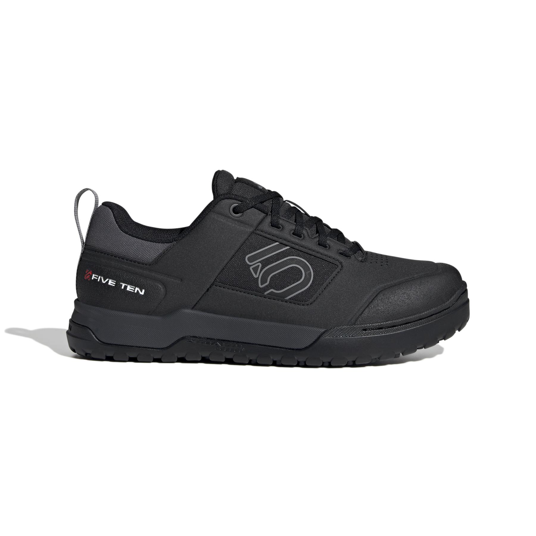 product/a/d/adidas_if7452_1_footwear_photography_side_lateral_center_view_white-nw091625.jpg