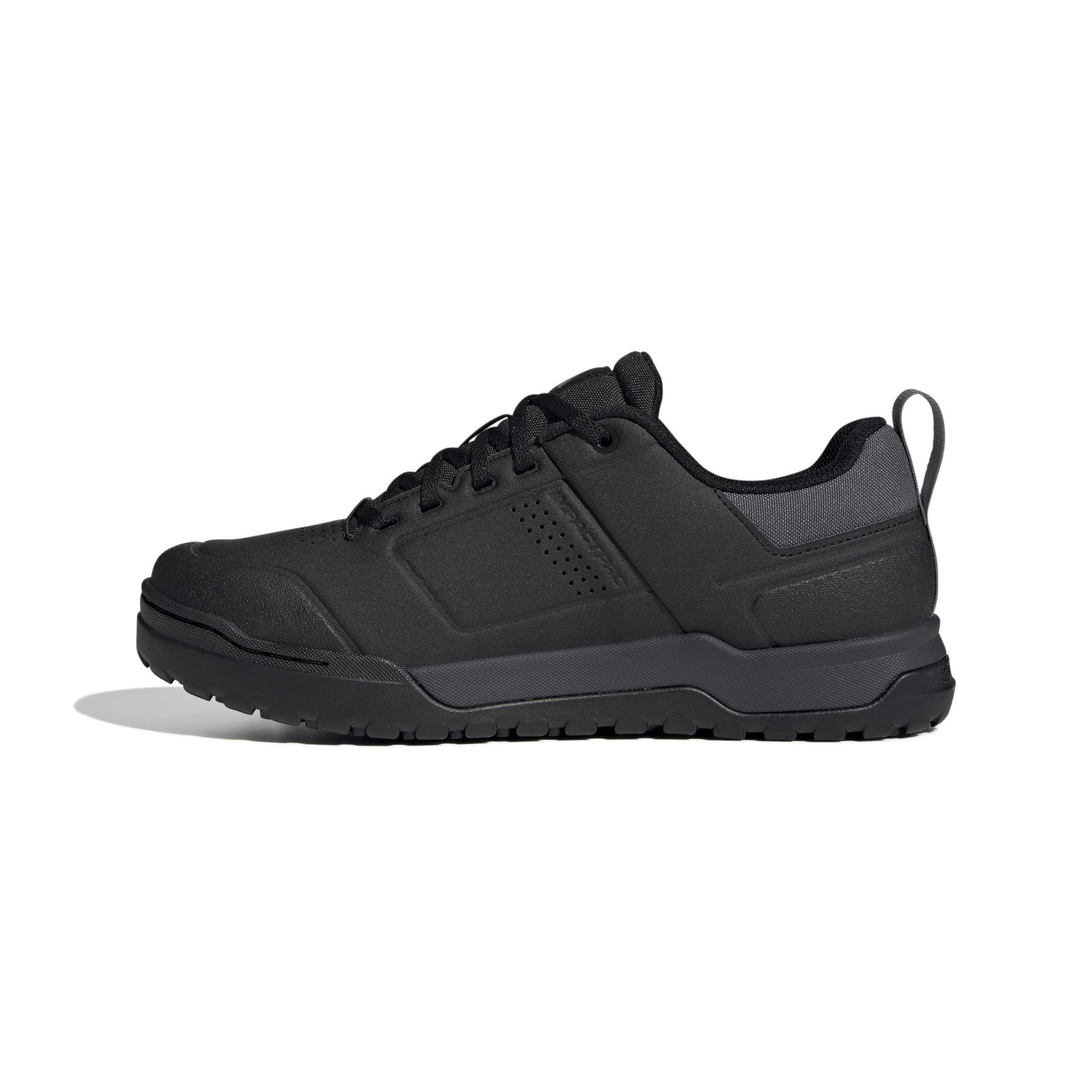 product/a/d/adidas_if7452_5_footwear_photography_side_medial_center_view_white-nw091625.jpg