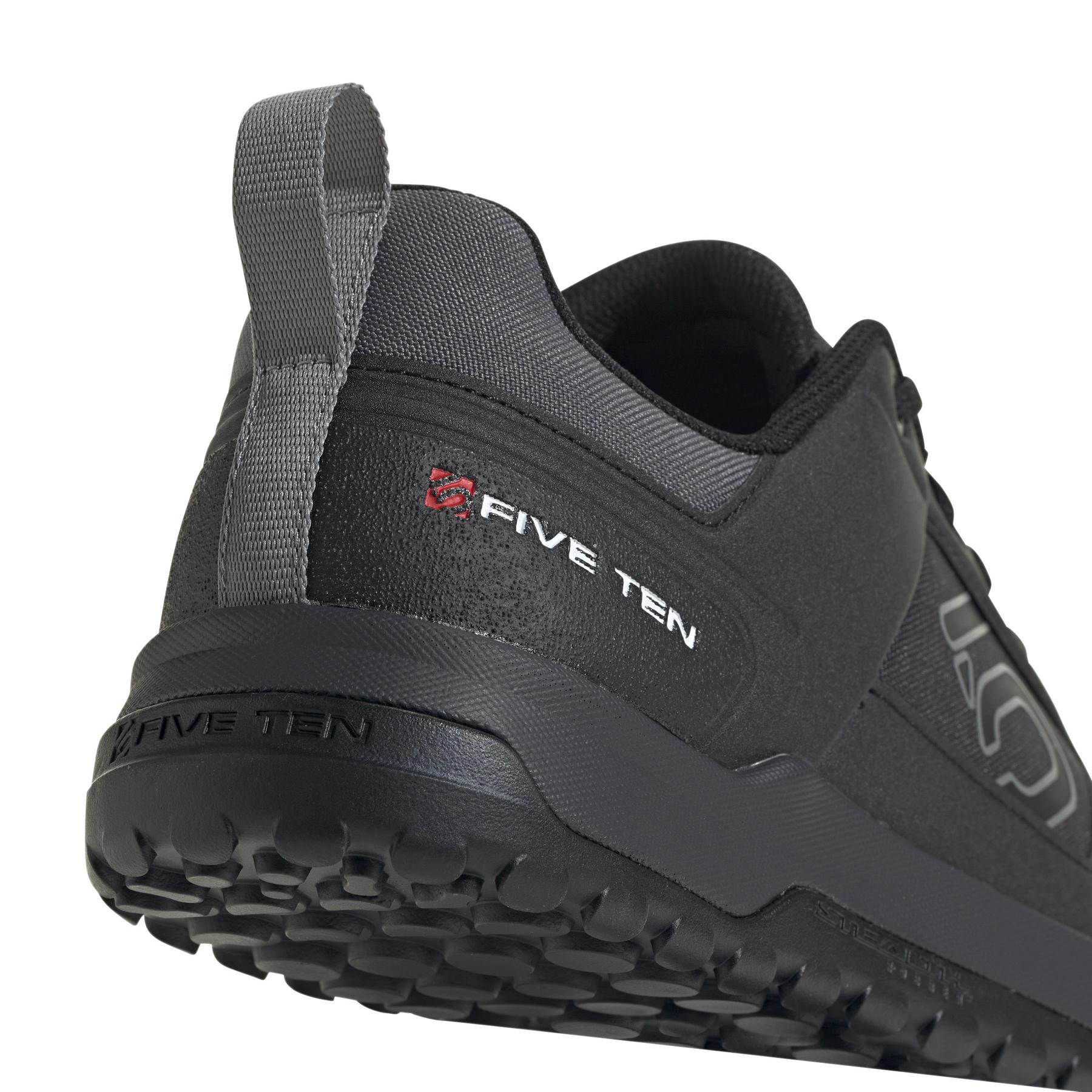 product/a/d/adidas_if7452_9_footwear_photography_detail_view_2_white-nw091625.jpg